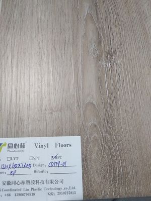Extruded decorative Wpc Vinyl Plank Flooring Click System 4.5mm / 5.0mm Thickness