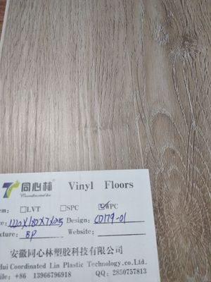 Extruded decorative Wpc Vinyl Plank Flooring Click System 4.5mm / 5.0mm Thickness